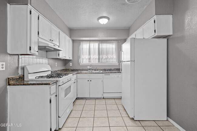Building Photo - 5712 Longview Dr