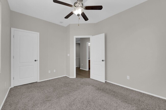 Building Photo - 3 bedroom home in gated community