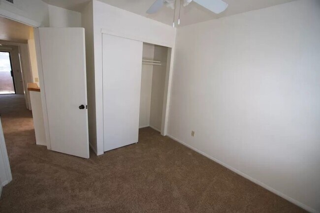 Building Photo - 3-Bedroom Tempe Condo with 2.5 bathrooms -...