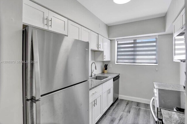 Building Photo - 10006 E Bay Harbor Dr