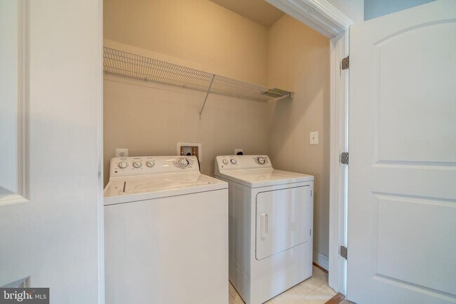 Building Photo - 15970 Greymill Manor Dr