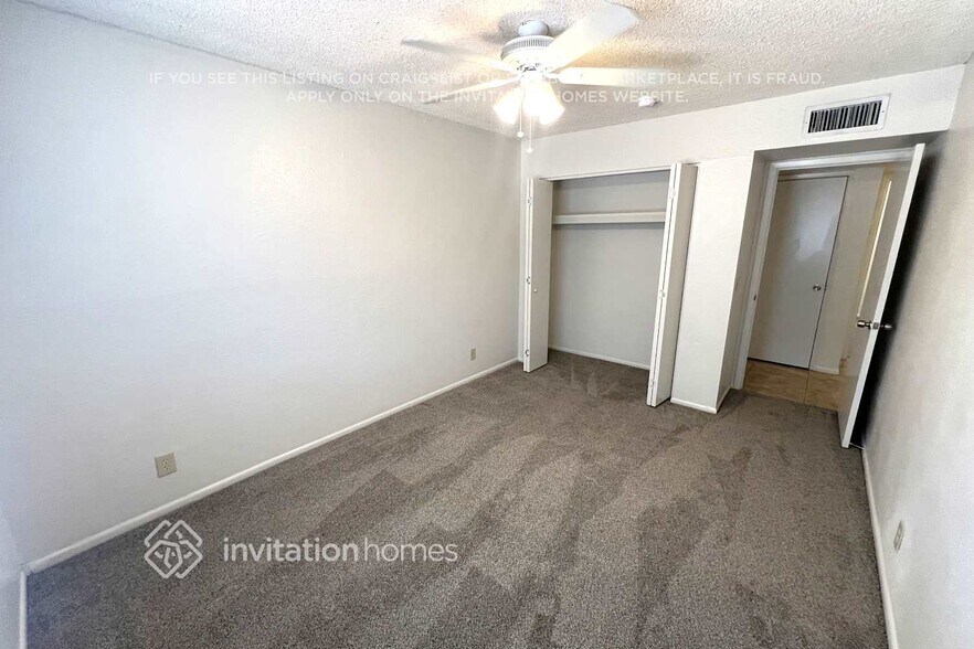 Building Photo - 1129 E Hampton Cir