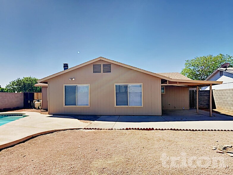 Building Photo - 904 W Yale Dr