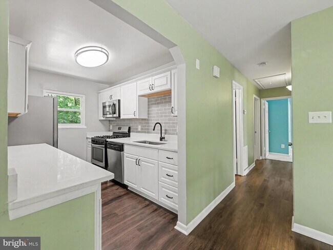 Building Photo - 5570 Rowser Dr