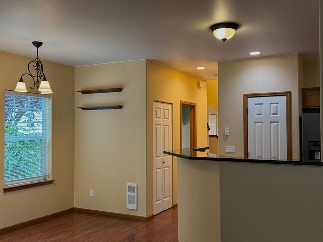 Building Photo - 10595 NE Kingston Meadow Cir