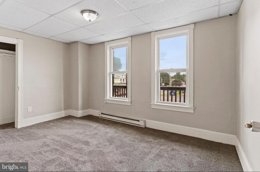 Building Photo - 207 N Queen St