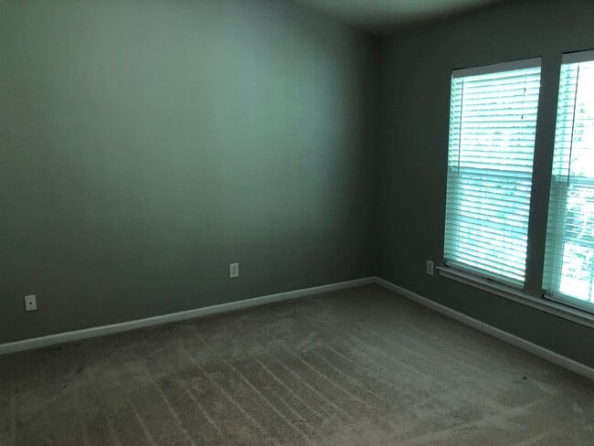 Building Photo - This lovely townhome is located in the highly desirable community of Blakeney Preserve just off R...