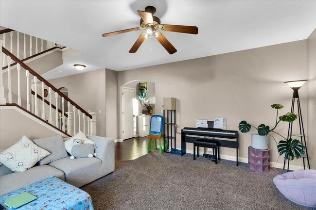 Building Photo - 2 story 4 bedroom 3.5 bath