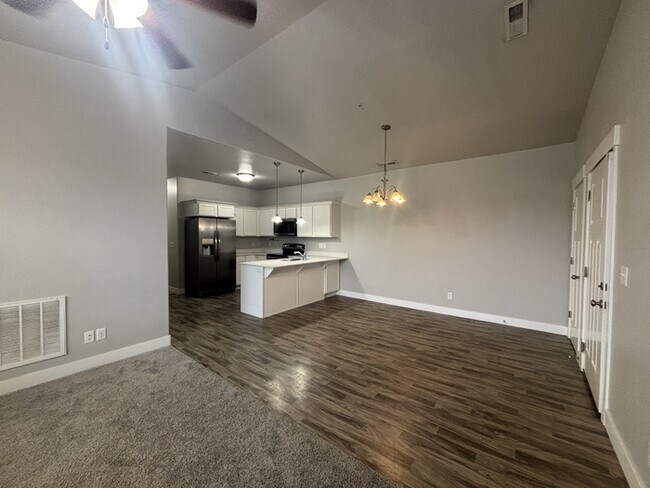 Building Photo - 3 bedroom condo in Herriman