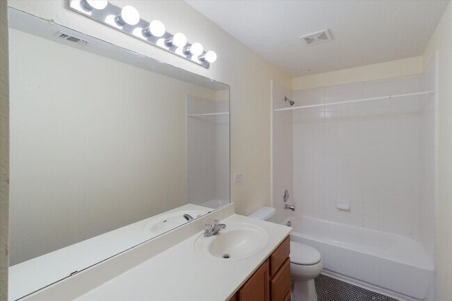 Building Photo - *FIRST MONTH FREE, IF MOVED IN BY 12/31/25*