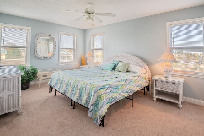 Building Photo - Sea Drift Carolina Breezin' @ 208 Carolina Beach Ave S #102