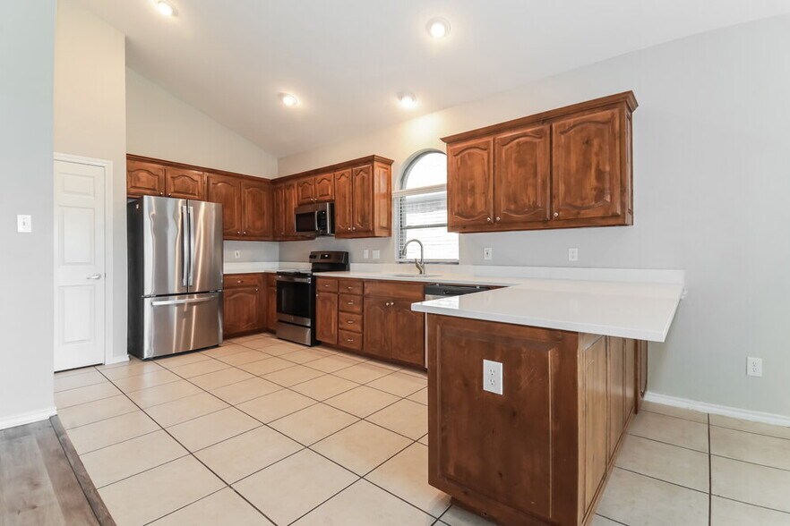 Building Photo - 3232 Buckthorn Ln
