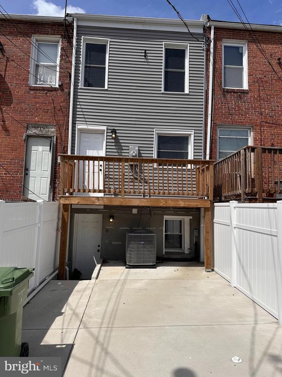 Building Photo - 2731 Mura St