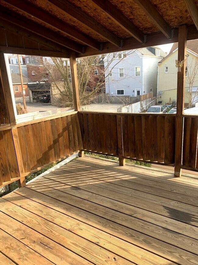 Building Photo - 2/1 Apartment in Highland Park - Available Now!