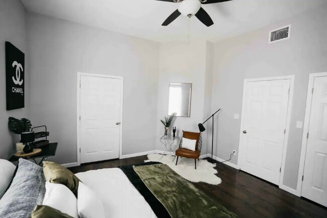 Building Photo - 228 Lotus Ave