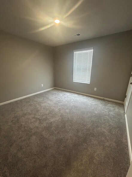 10_Bedroom 1 - 1202 Old Fort Dr