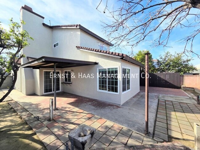 Building Photo - 1219 E Jay St