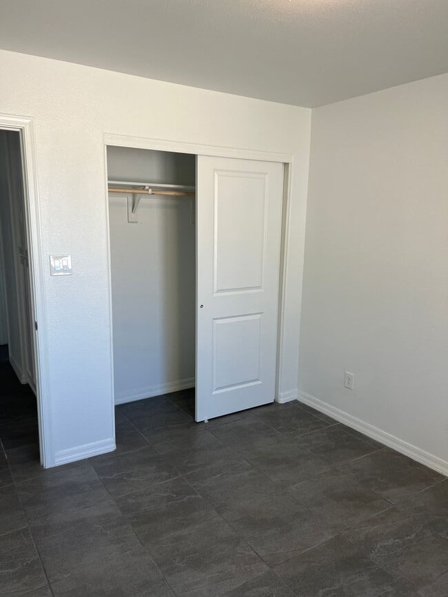 Building Photo - Large Corner Lot home with 3 full size bed...