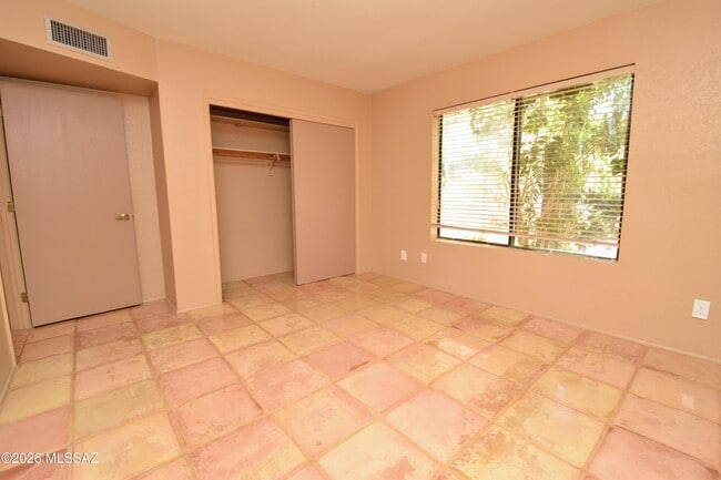 Building Photo - 5066 N Placita Del Lazo