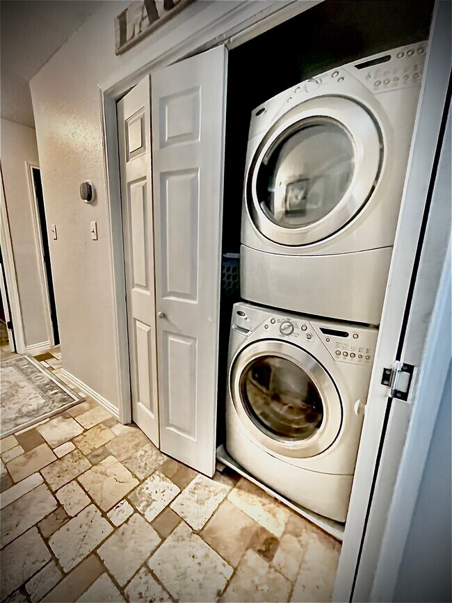 Building Photo - 8 Llano Drive