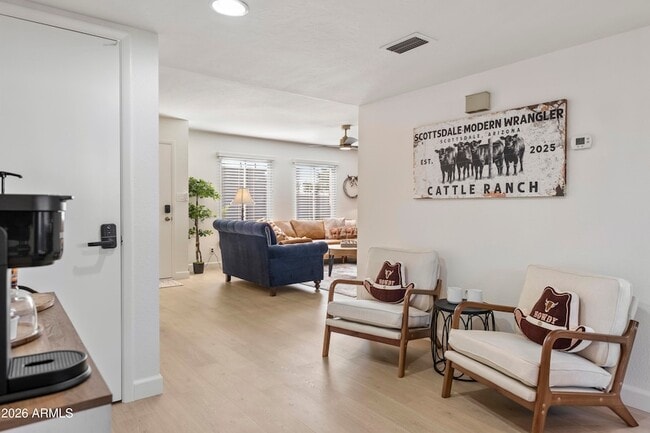 Building Photo - 8107 E Vista Dr