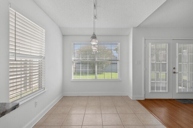 Building Photo - 383 Mirabelle Dr
