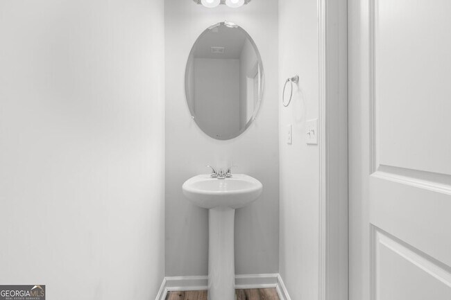 Building Photo - 100 Petunia Ct