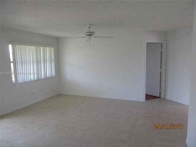 Building Photo - 2506 SE 19th Pl