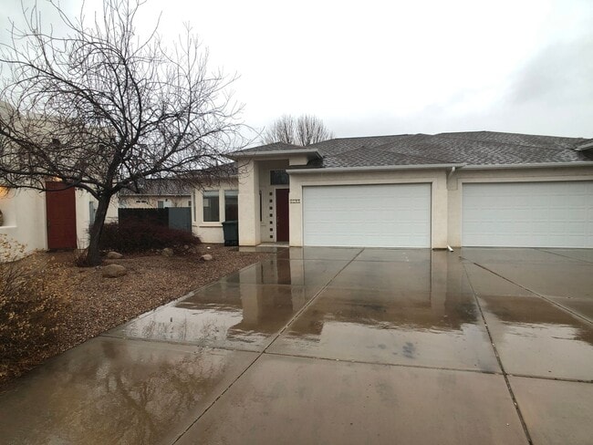 Primary Photo - North Grand Junction: 2 bed 2 bath 2 car g...