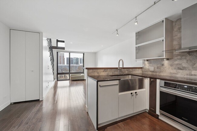 Building Photo - 1221 N Dearborn St