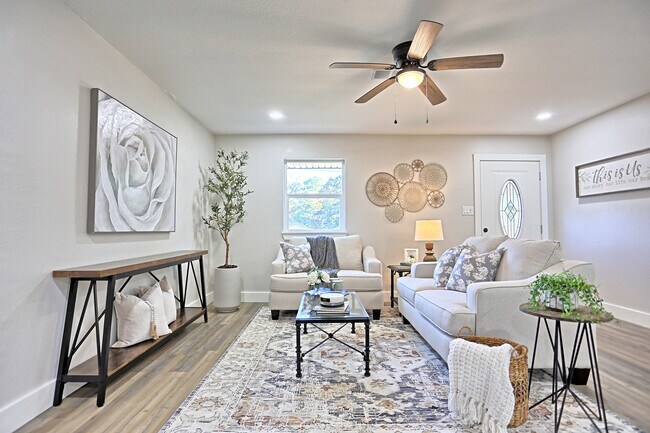 Building Photo - 704 Natchez River Cir