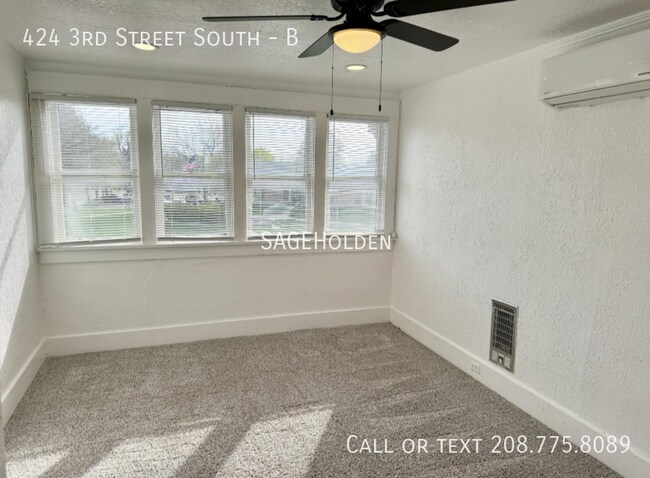 Building Photo - 424 3rd St S