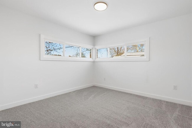 Building Photo - 68 Daffodil Ln