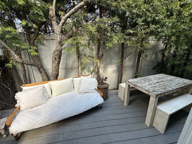 Building Photo - 617 Woodlawn Ave