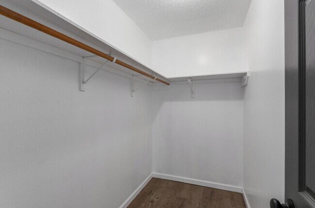 Building Photo - 1221 S Park Ave