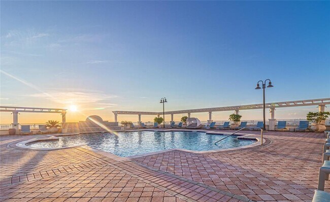 Building Photo - 511 SE 5 Ave