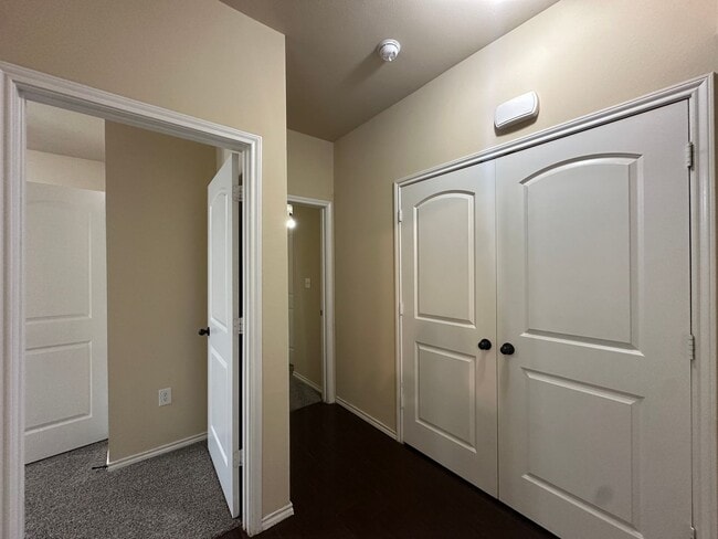 Building Photo - 304 Rosalie Dr