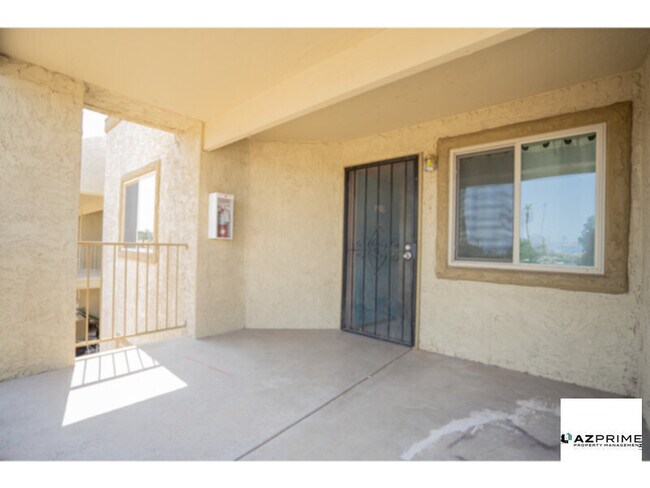 Building Photo - Modern Comfort &amp; Prime Location in Mes...