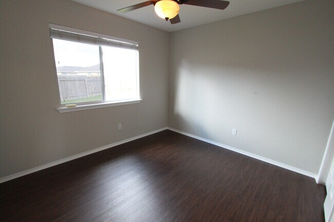 Building Photo - Hutto 3BR Gem ~ Open Layout, Large Yard & Prime Location