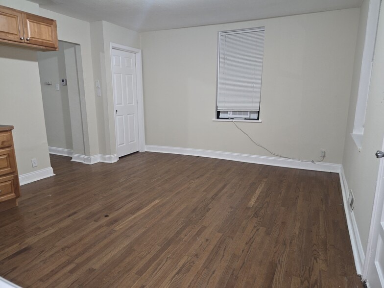 Building Photo - 7707 Vermont Ave