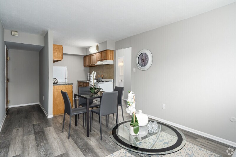 Building Photo - 630 W Fisher Ave