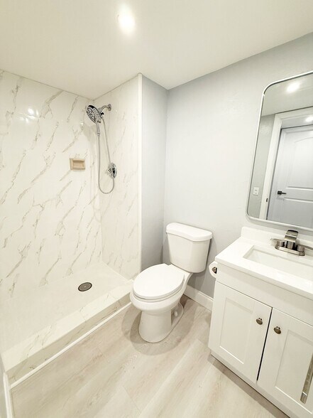 Building Photo - 3300 W Rolling Hills Cir