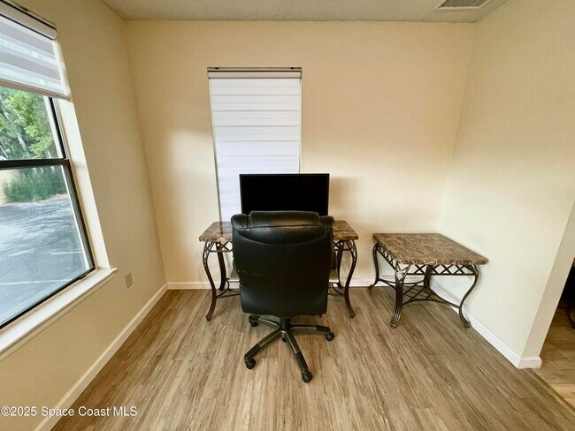 Building Photo - 225 S Tropical Trail
