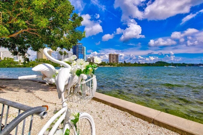 Building Photo - 2 Bedroom 2 Bath Waterview Condo (Palm Place Condominiums)