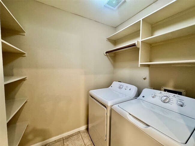 Building Photo - 2303 Corry Crest Cir