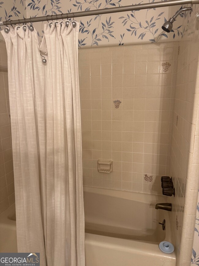 Building Photo - 2091 Emerald Dr