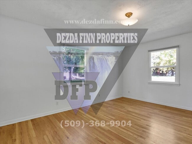 Building Photo - Charming Shadle District 3 bedroom with RV...