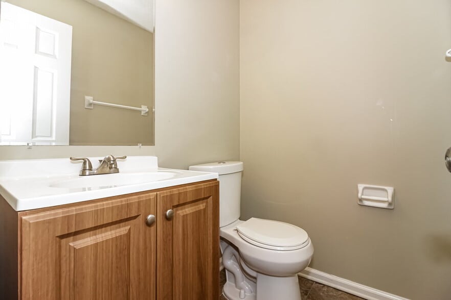 Building Photo - 8220 Glynn Vale Cove S