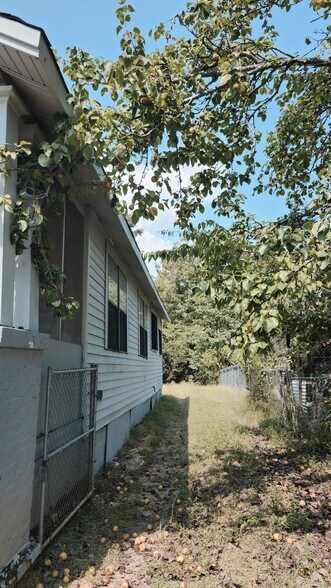 Building Photo - 2128 Early St