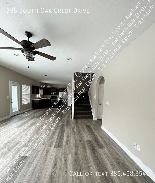 Building Photo - 798 S Oak Crest Dr